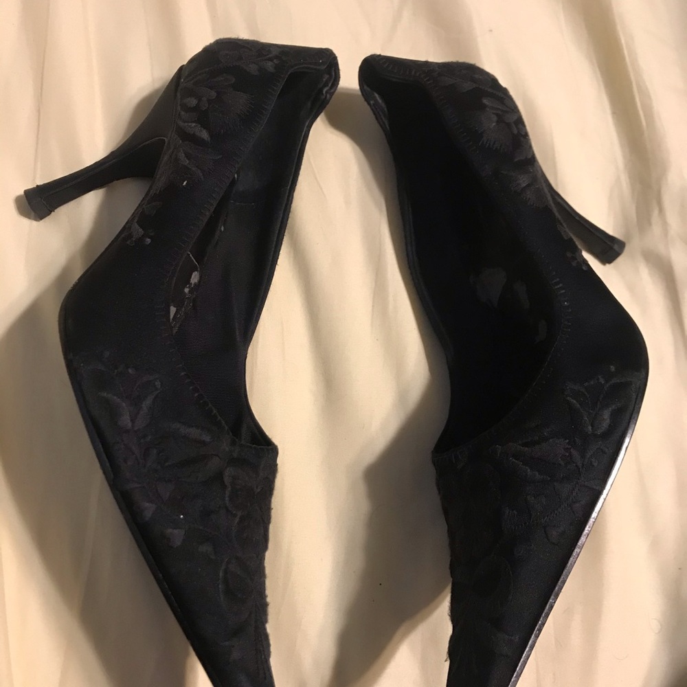 FIRM PRICE 10M NineWest black 4’ embroidered pumps - Picture 6 of 7